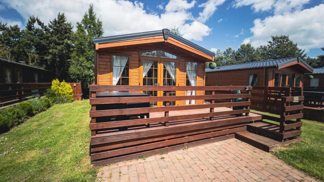Angie'S Haven, Superb 2 Bedroom Lodge With Hot Tub - Sleeps 6 - Felmoor Park Morpeth Ngoại thất bức ảnh