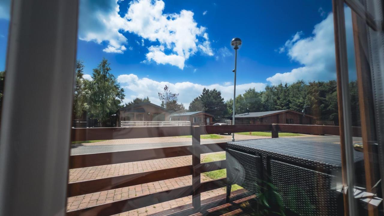 Angie'S Haven, Superb 2 Bedroom Lodge With Hot Tub - Sleeps 6 - Felmoor Park Morpeth Ngoại thất bức ảnh
