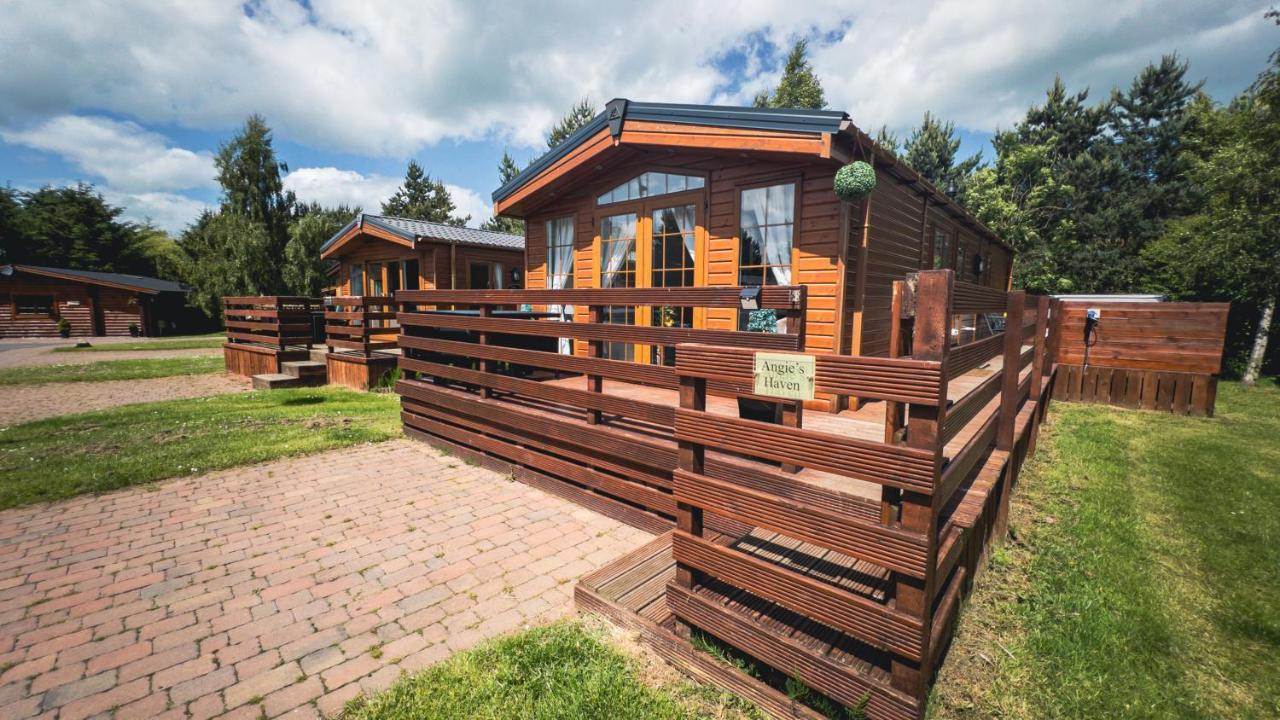 Angie'S Haven, Superb 2 Bedroom Lodge With Hot Tub - Sleeps 6 - Felmoor Park Morpeth Ngoại thất bức ảnh