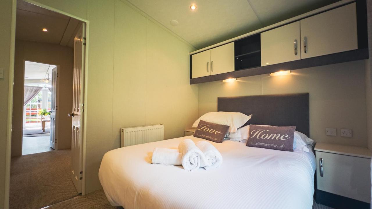 Angie'S Haven, Superb 2 Bedroom Lodge With Hot Tub - Sleeps 6 - Felmoor Park Morpeth Ngoại thất bức ảnh