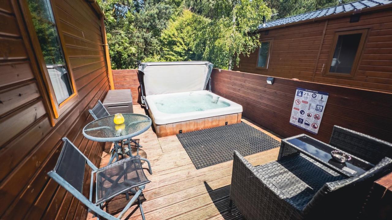 Angie'S Haven, Superb 2 Bedroom Lodge With Hot Tub - Sleeps 6 - Felmoor Park Morpeth Ngoại thất bức ảnh